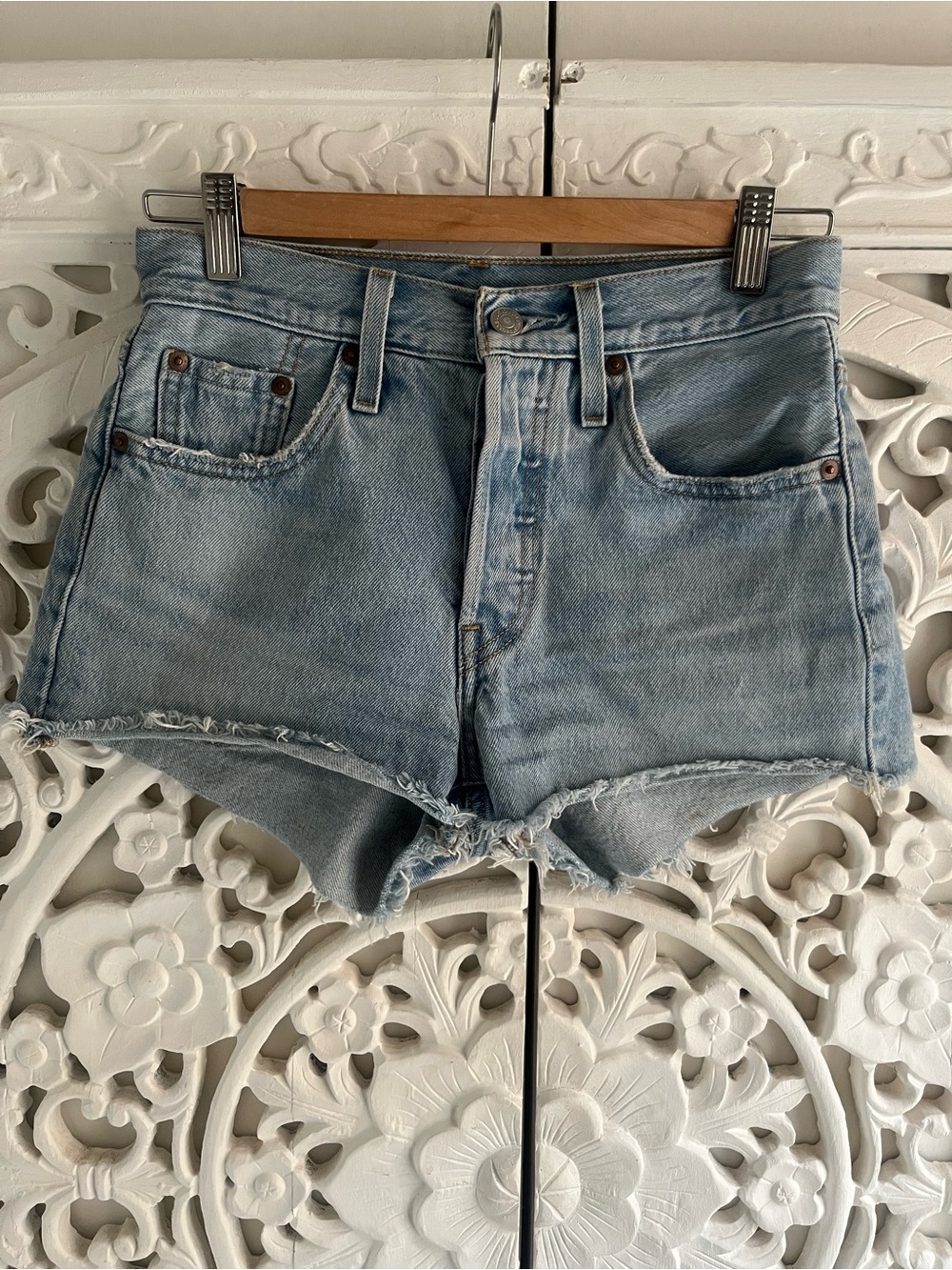Levi’s 501 Original Denim Shorts Button Fly High Rise Frayed Hem W24 Light Wash